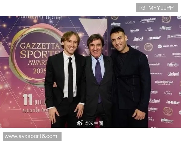 罗马诺社媒分享与金球奖得主莫德里奇合影共庆2026年新年时刻